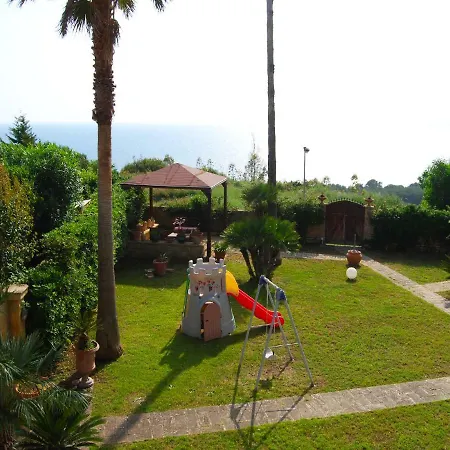 ヴィラ Elegante Con Giardino Sul Mare レ・カステッラ